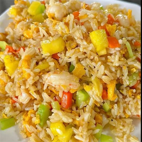 凤梨海鲜炒饭 Pineapple Seafood Fried Rice